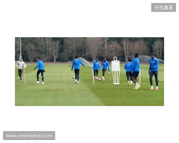 跟队:埃斯特旺参加了切尔西的公开训练,里斯、约恩森缺席