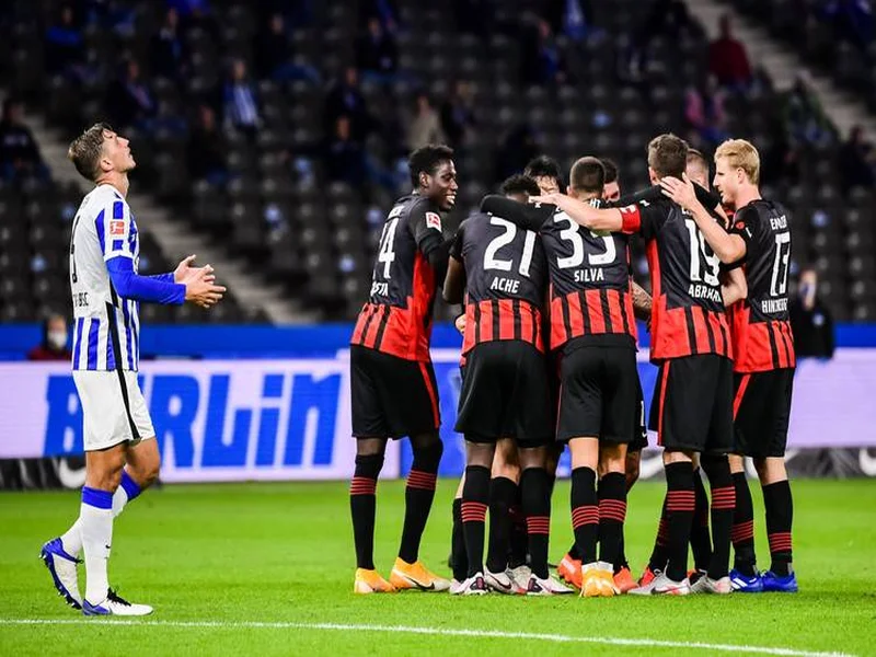 法兰克福内讧:球员场上互喷,并质疑主帅为何领先还要狂攻